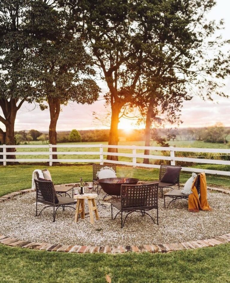 20 Cozy and Charming Country Fire Pit Ideas
